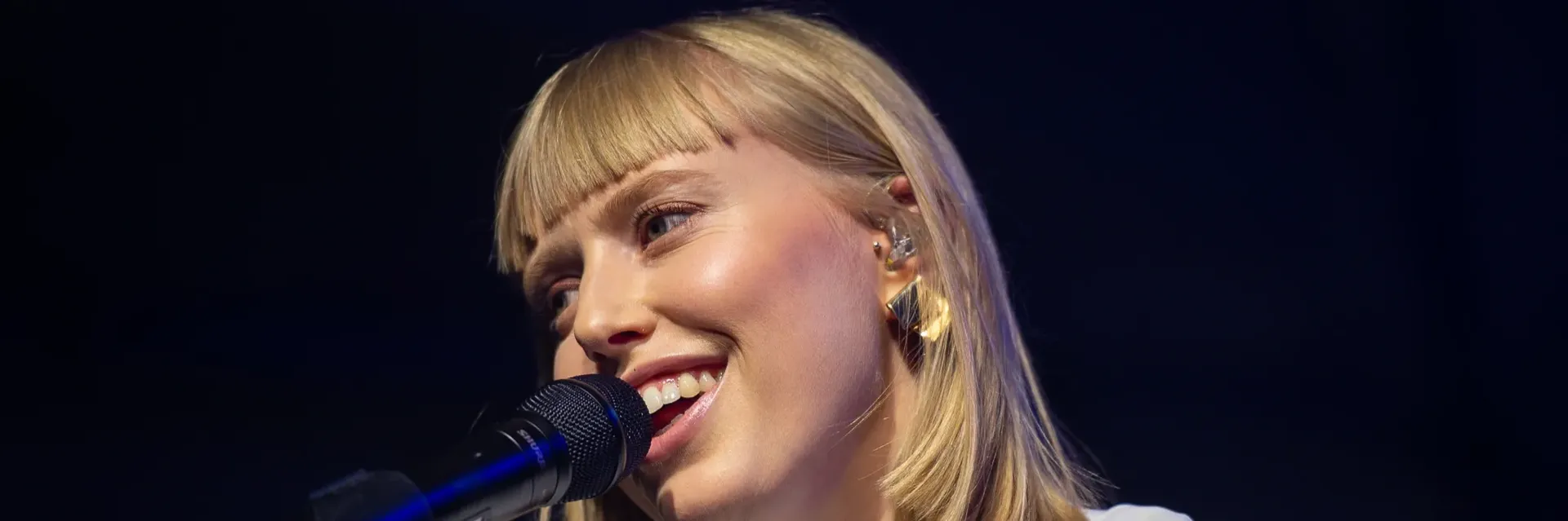 Fanatix - Hero image of main subject for this landing page