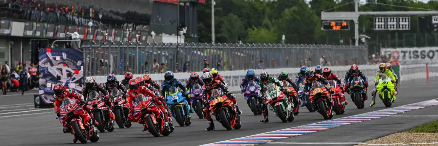 Fanatix - Hero image of main subject for this landing page