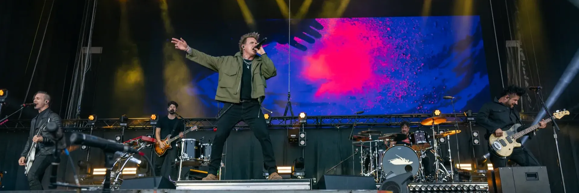 Fanatix - Hero image of main subject for this landing page